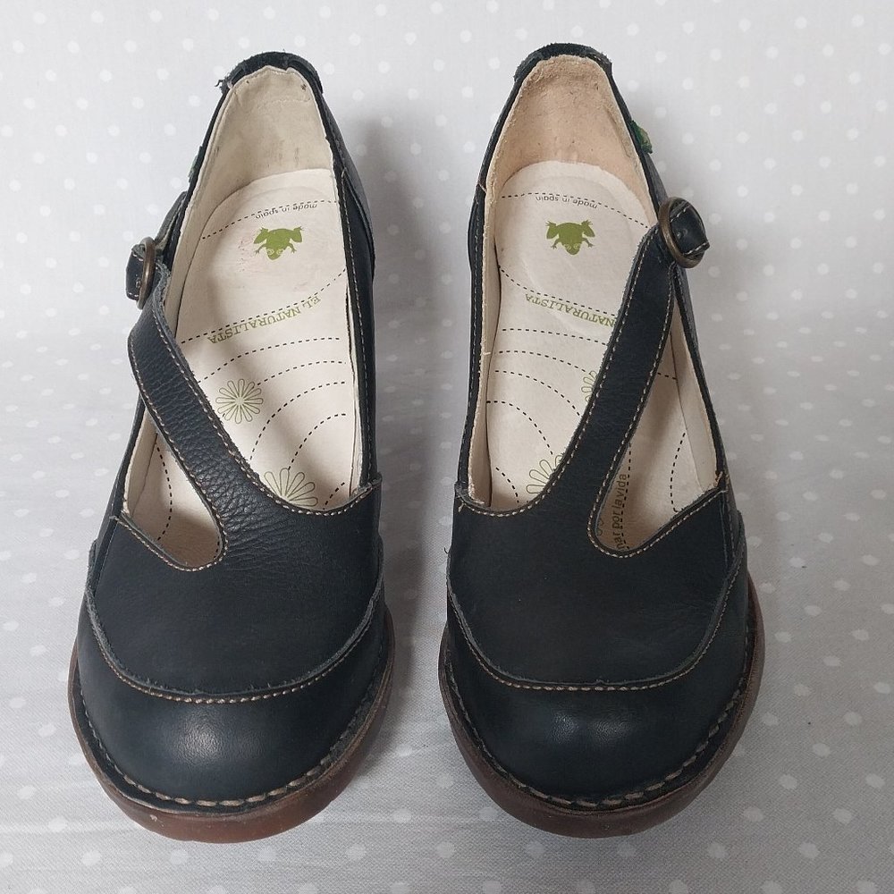 El Naturalista Black Leather Cross Strap Mary Jane Heel NWOB
